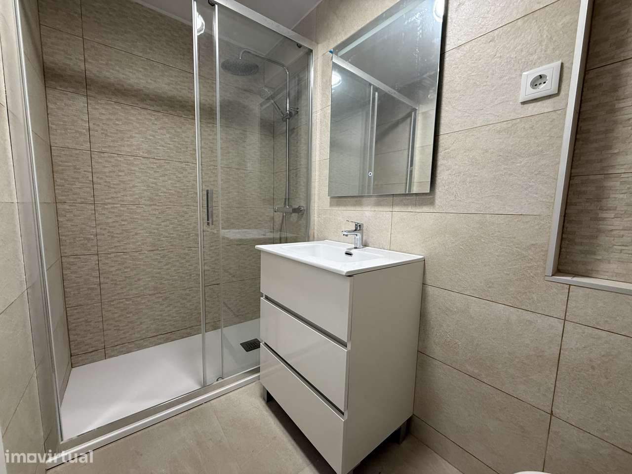 A estrear Excelente T1 na melhor zona das Avenidas Novas - Grande imagem: 4/5