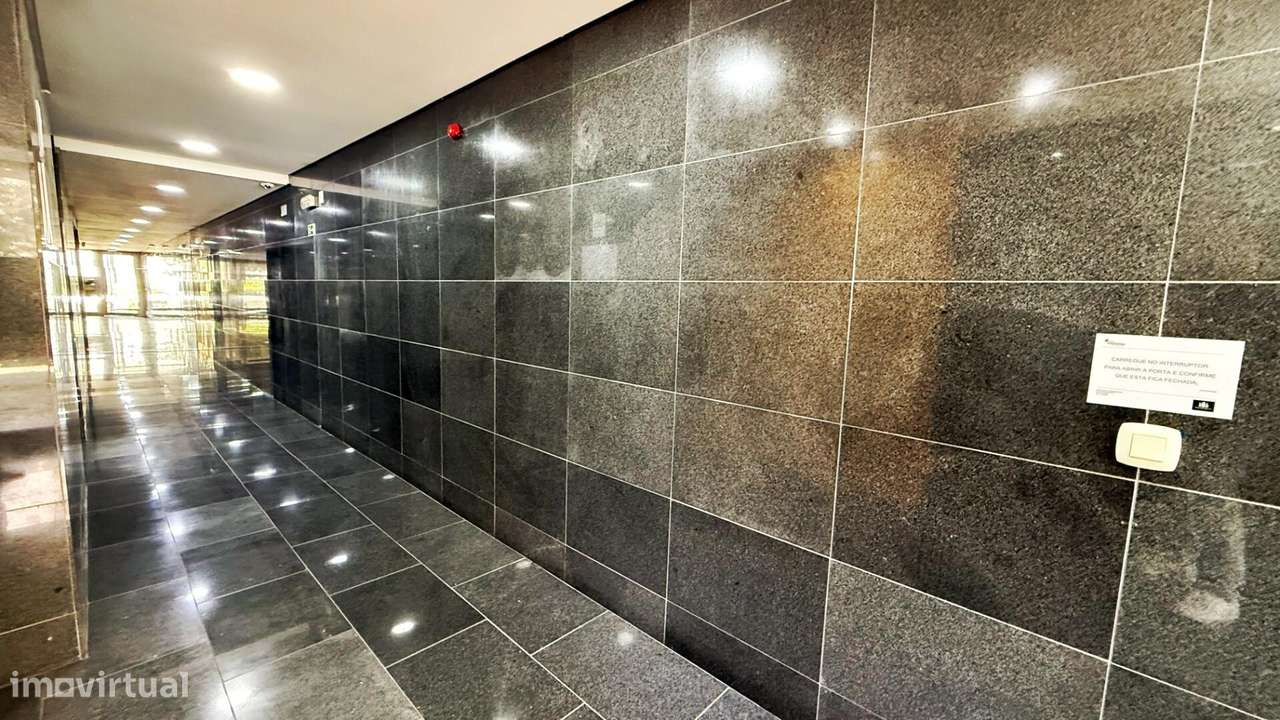 Apartamento T1 localizado no condomínio fechado, parqueamento, piscina-15