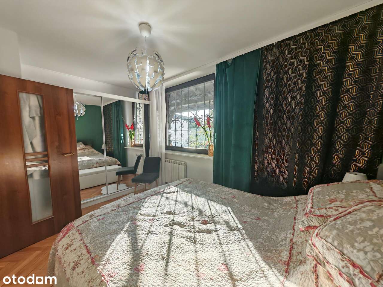 Dom w centrum Łomianek z pięknym ogrodem-8