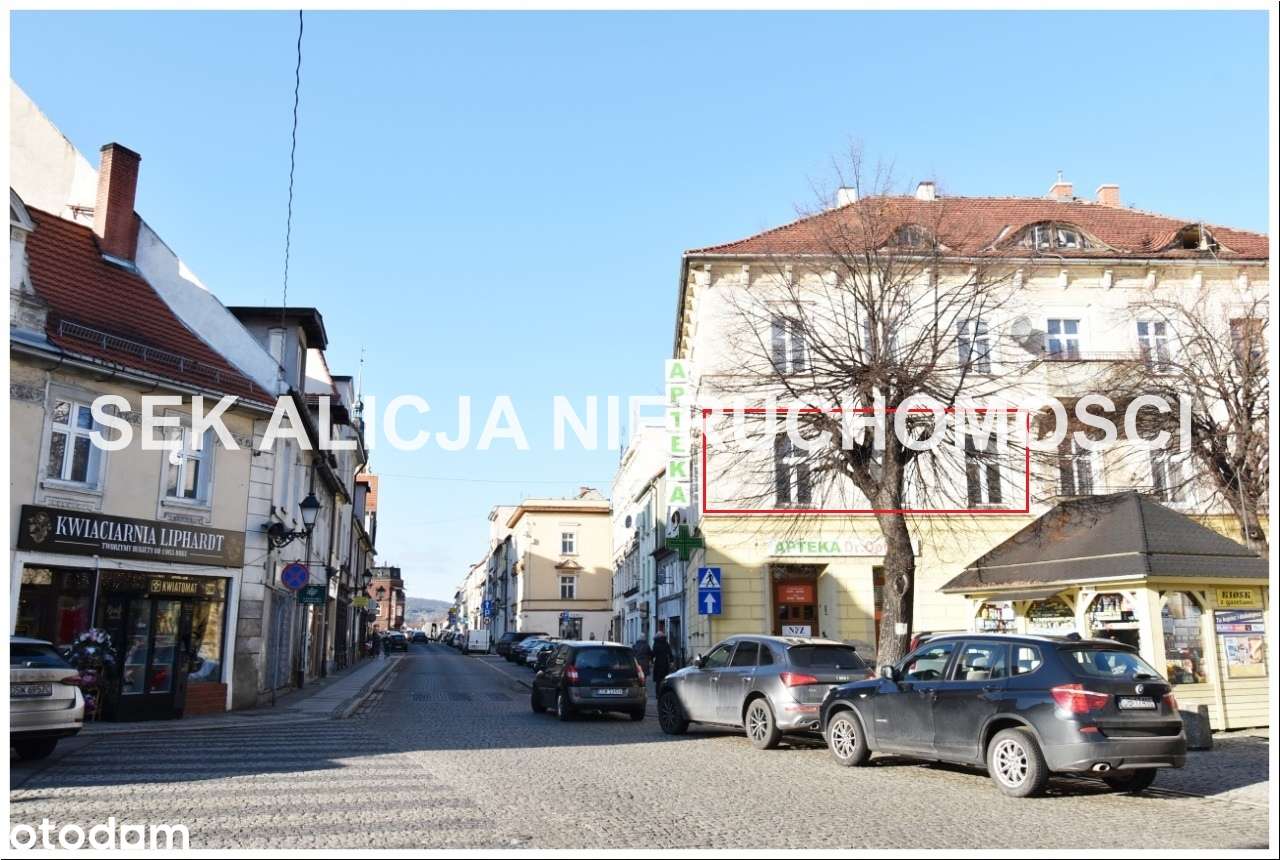 Przestronne mieszkanie z dużym potencjałem w centrum-0