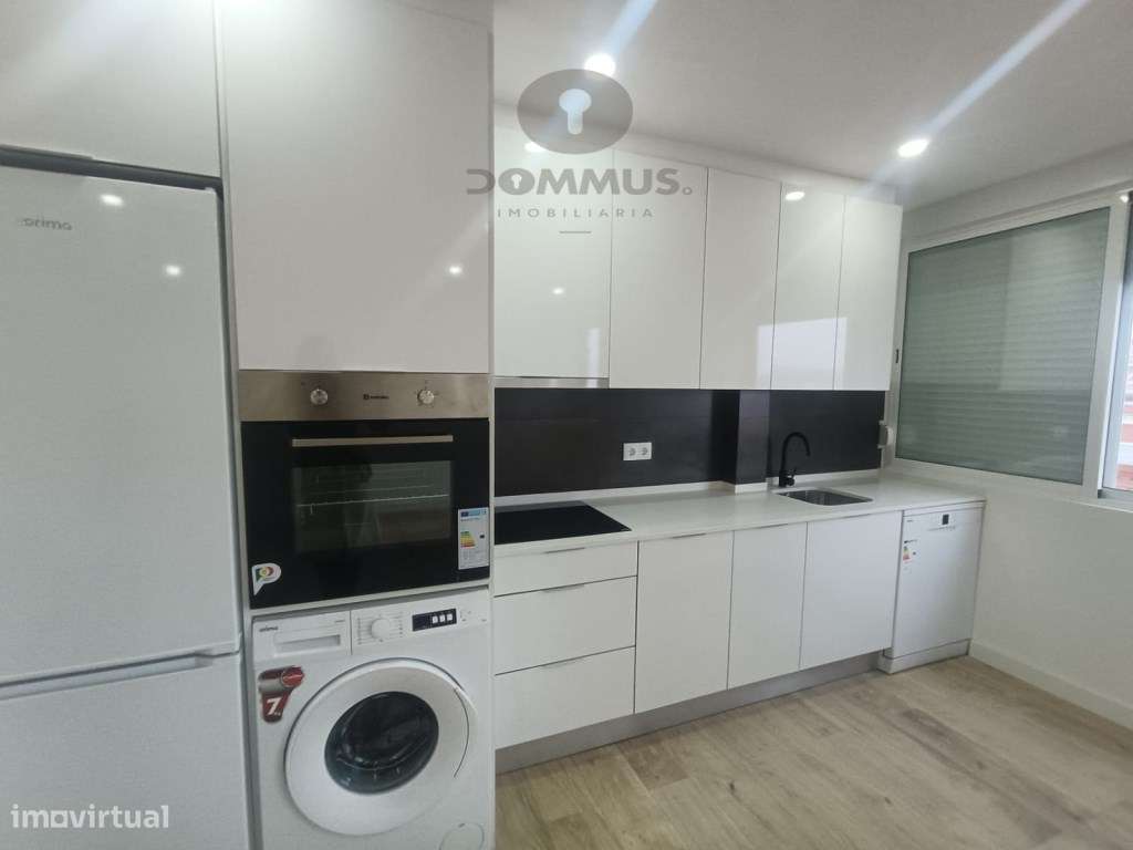 Apartamento T4 Totalmente Remodelado na Damaia-0