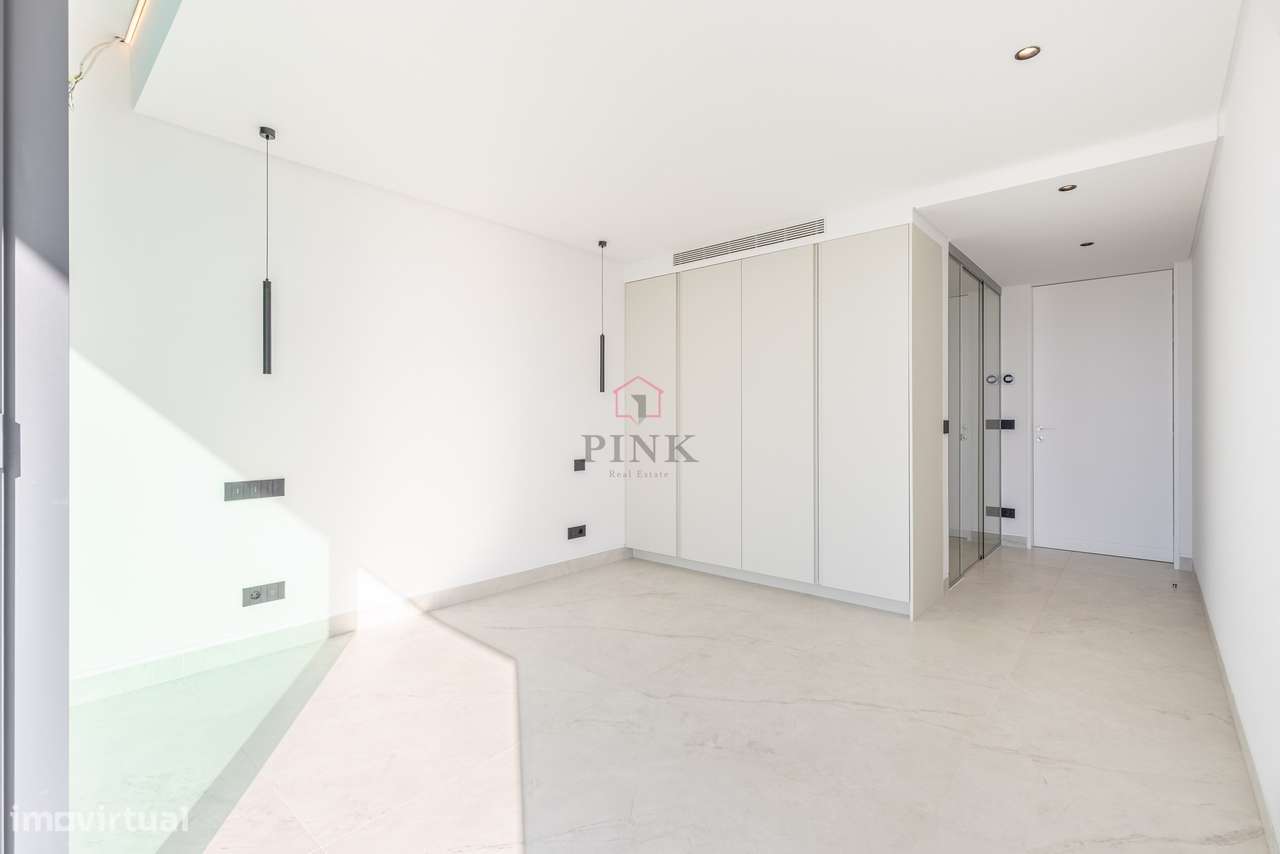 Moradia de Luxo com Piscina - T4 no Funchal-30