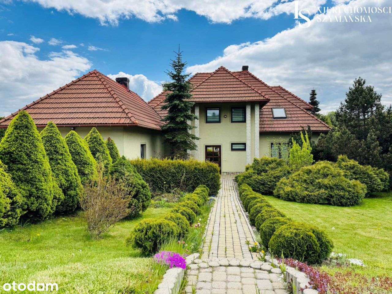 Przestronny dom parterowy z poddaszem użytkowym –-1