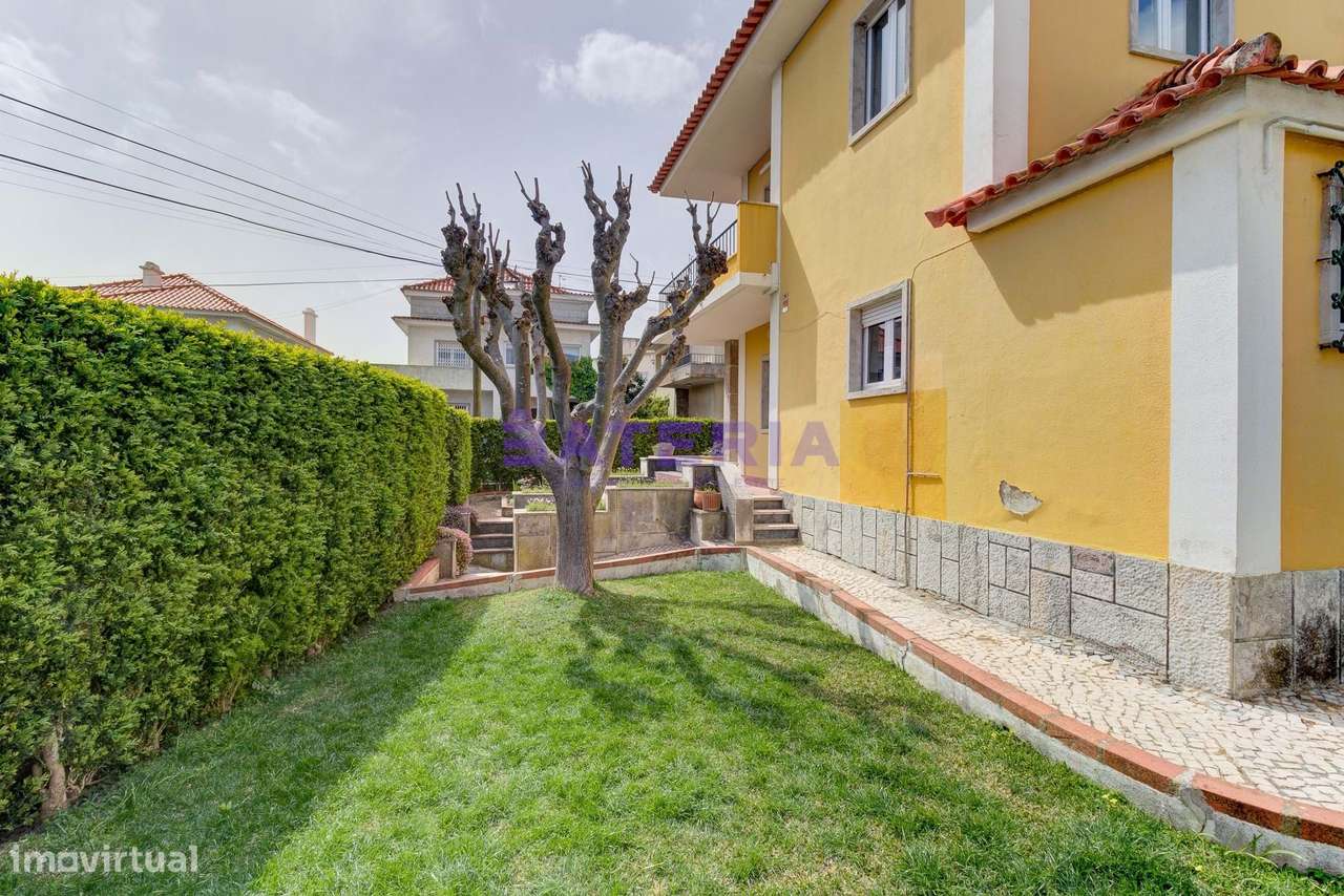 Moradia Independente T5 em Linda-a-Velha-41