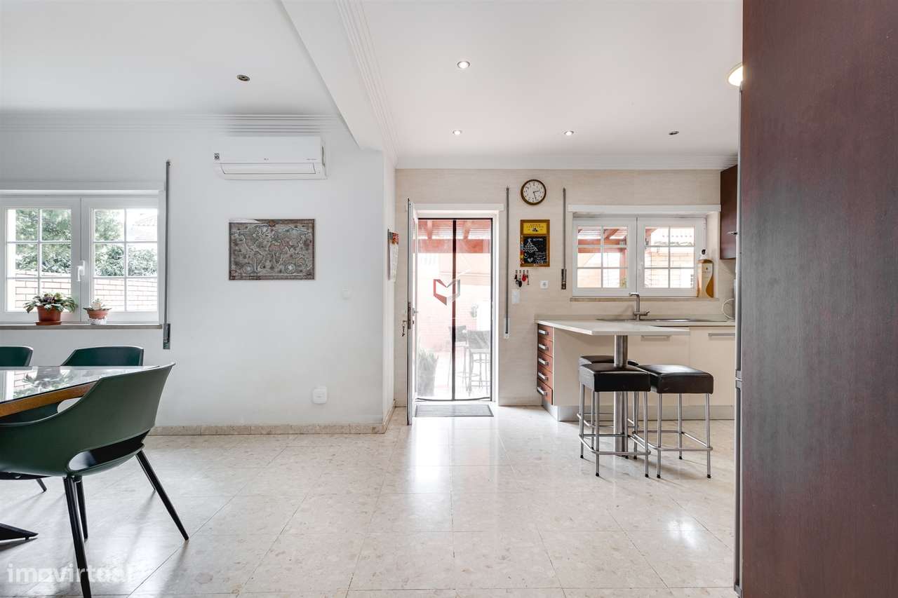 Moradia Premium T4 com Sótão, Ginásio, Garagem e Excelentes Áreas | Mo-11