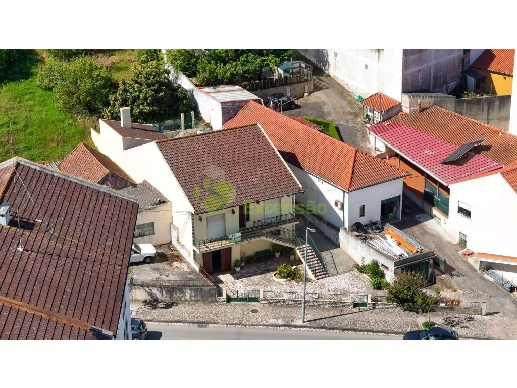 Moradia T3, com Terreno de 1080 m2, no Centro da Vila do Cadaval, c...-46