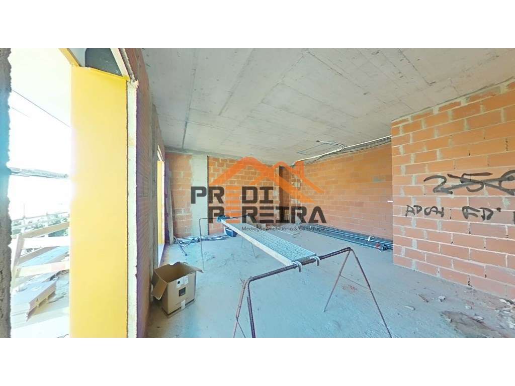 *NOVA CONSTRUÇÃO*
T3 situado em condomínio fechado, com varanda de...-35