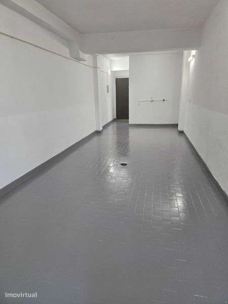 Garagem Fechada  – c/ WC, eletricidade e água Independente - Grande imagem: 5/11