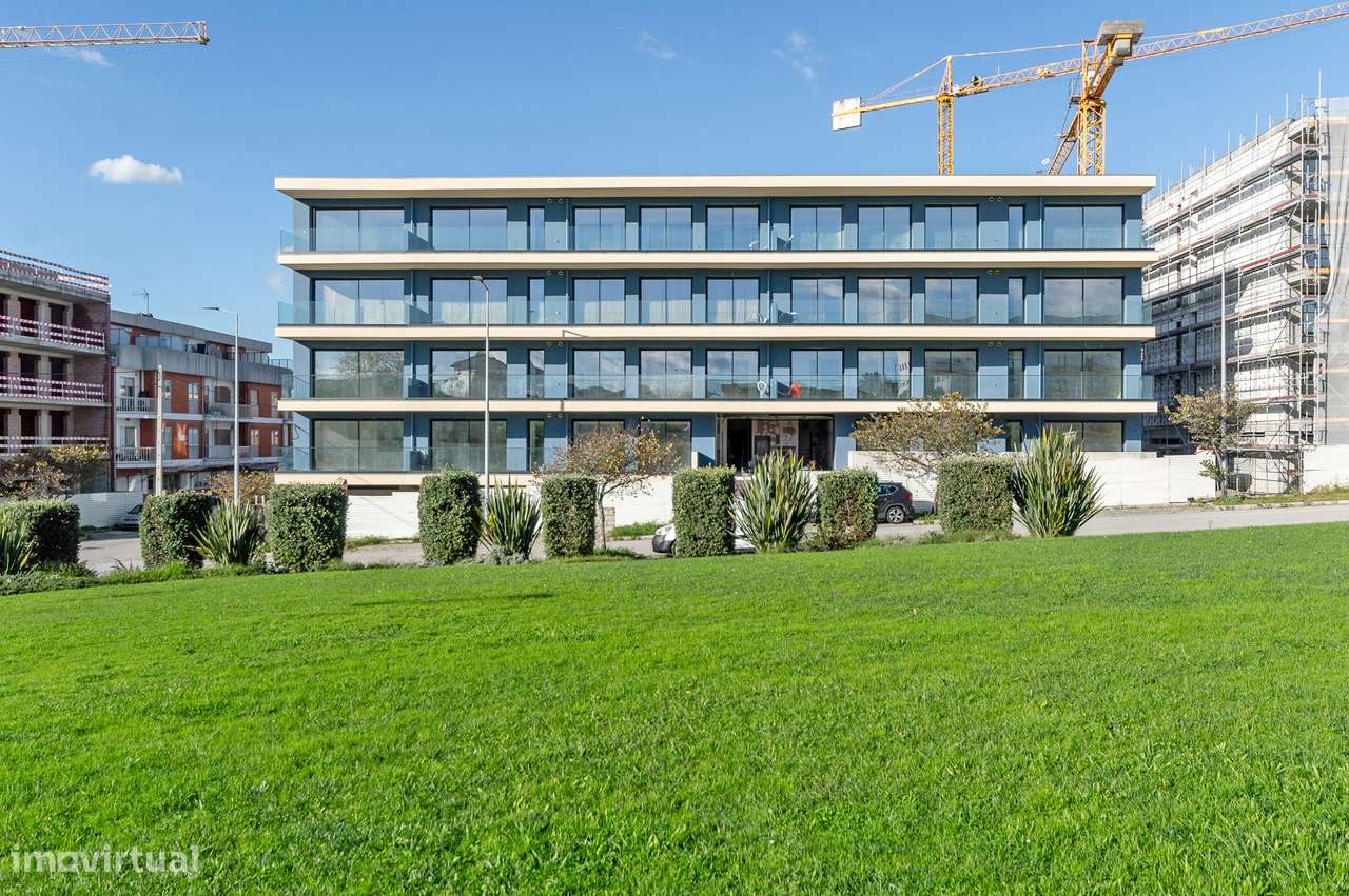 Apartamento T3 novo com lugar duplo de garagem na Madalena.-1