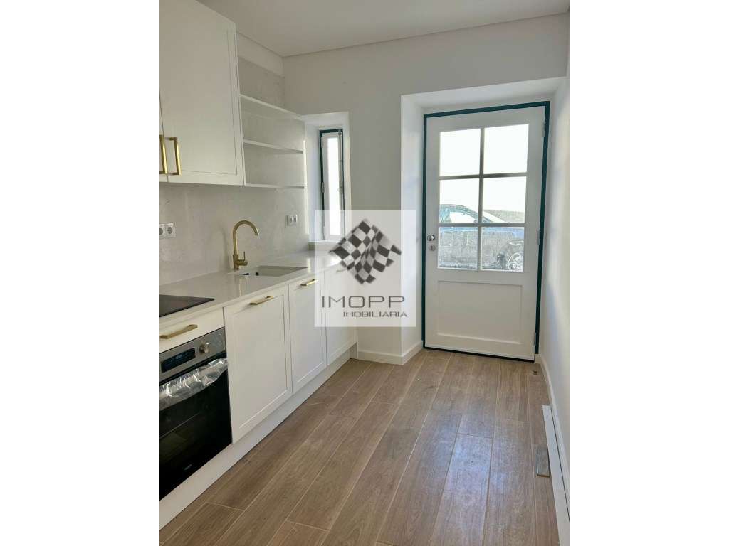 Moradia T2 +2 no centro histórico de Carnide-3