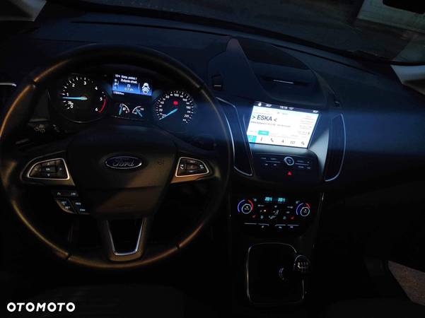 Ford Grand C-MAX - 17