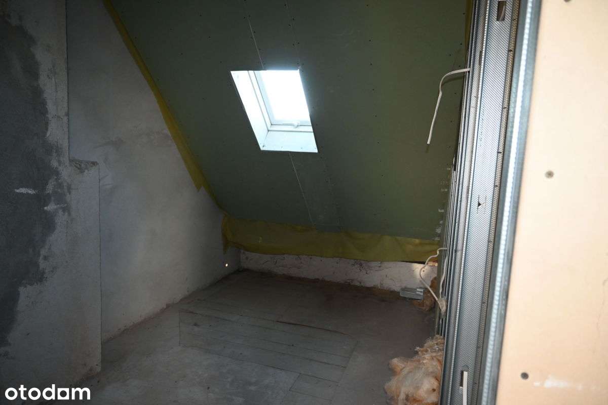 Dom z dwoma niezależnymi mieszkaniami.-7