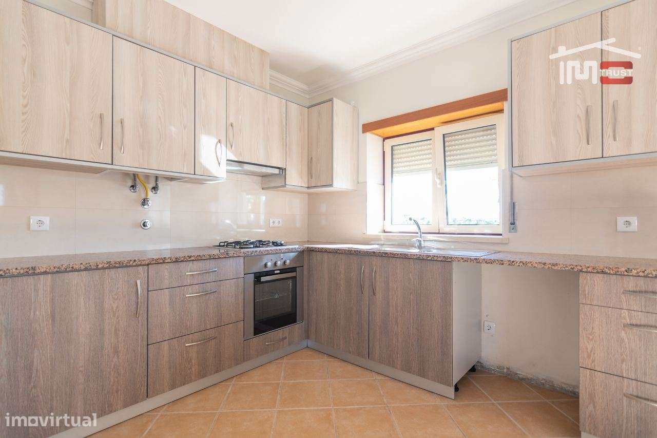 MORADIA T3  R/C E 1º ANDAR COZINHA SEMI EQUIPADA ENTRE FÁTIMA E OUR... - Grande imagem: 3/21