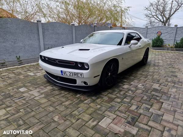 Dodge Challenger - 2