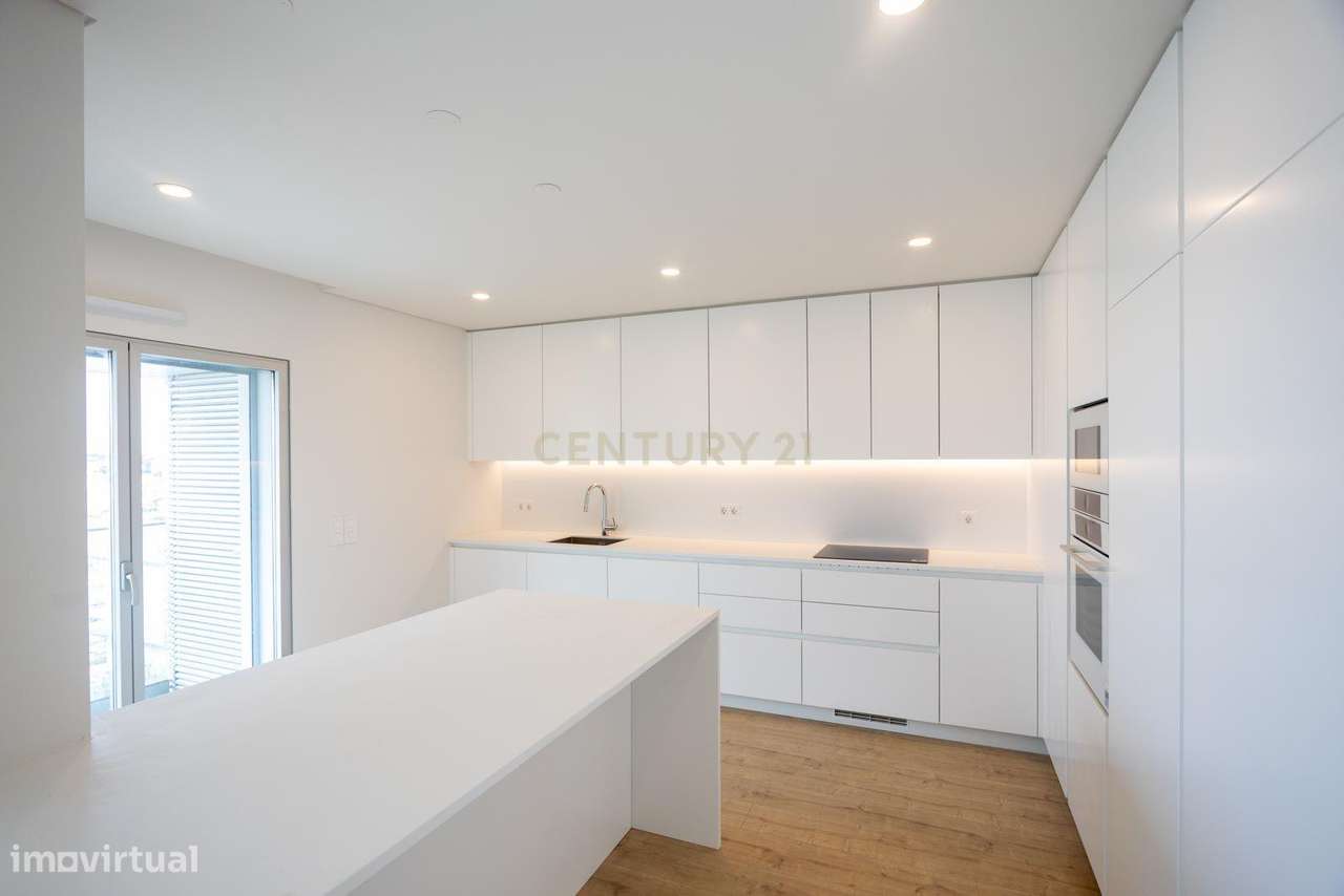 Apartamento T4 com estacionamento e piscina - Areeiro - Grande imagem: 2/17