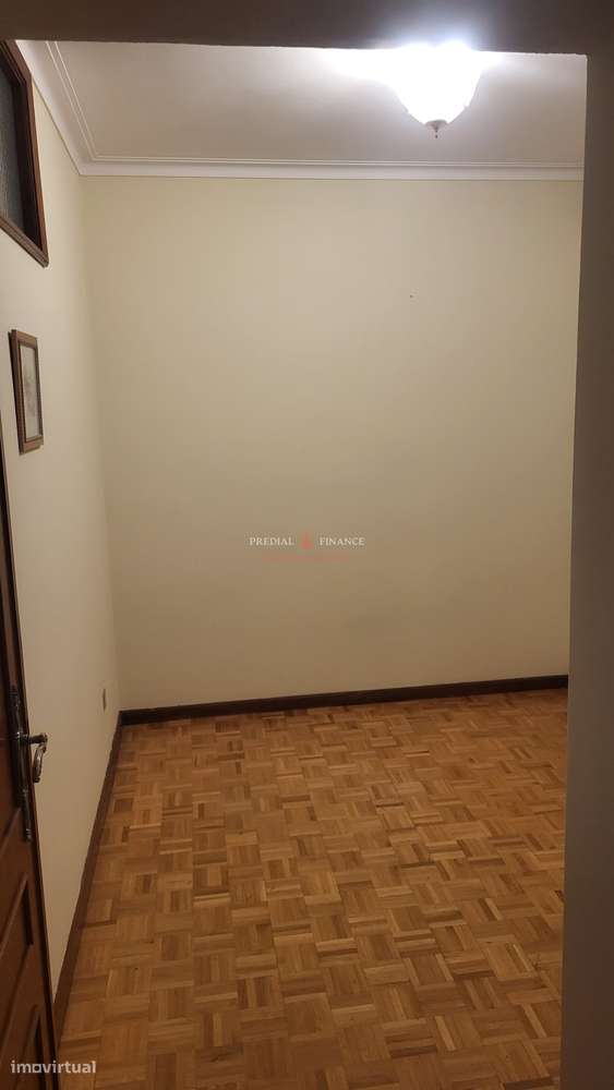 T2+1 Luminoso com Garagem Ampla em Ramalde – Zona em Valorização-8