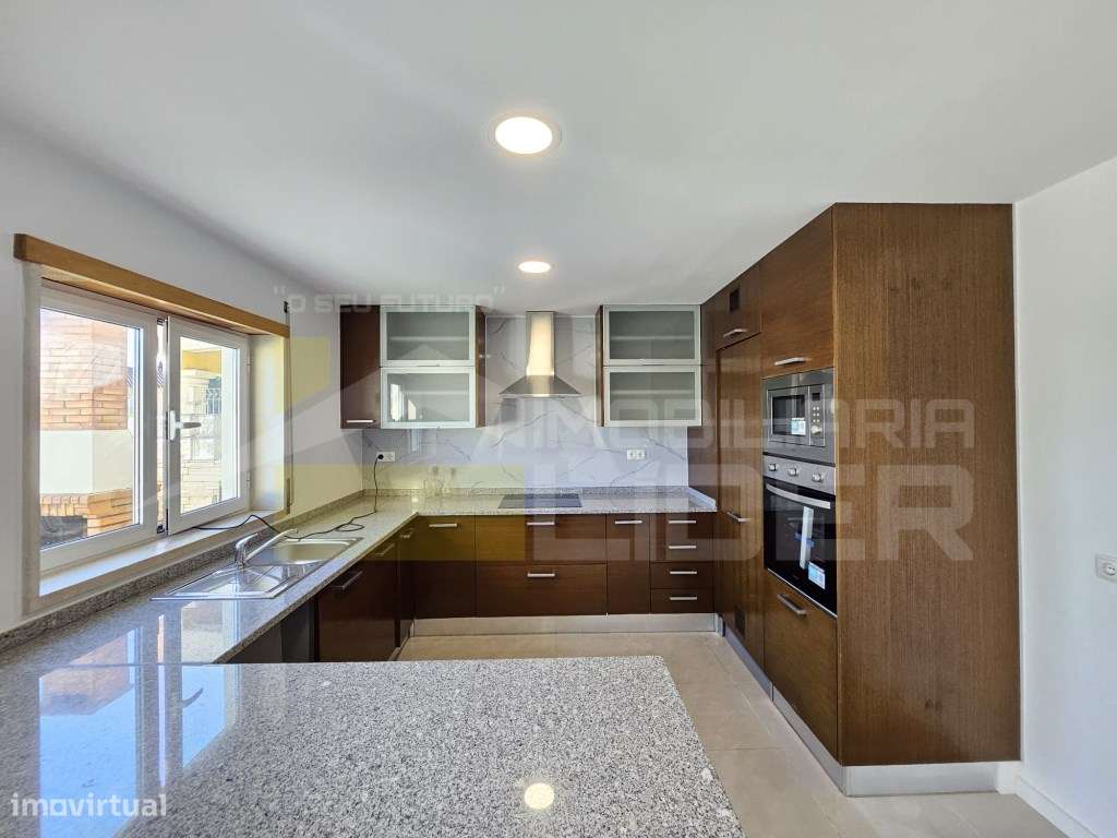 Moradia geminada T3 com piscina, terraço e garagem na Silveira, Tor...-8