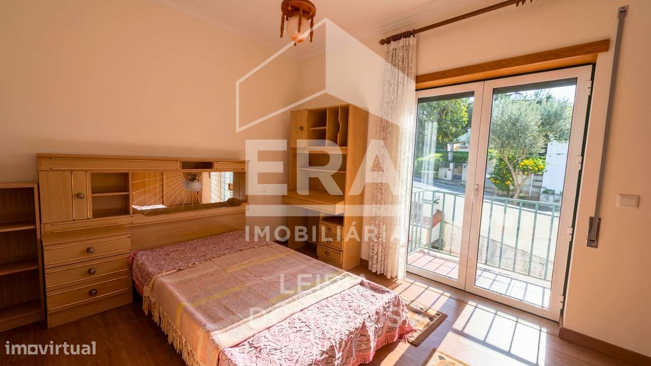 Moradia T4 localizada na zona de Lourais, Leiria-11