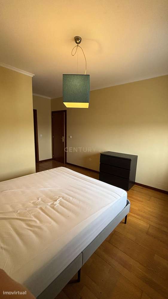 Apartamento T3 no Último Piso com Terraço e Garagem – A Apenas 750 Met-8