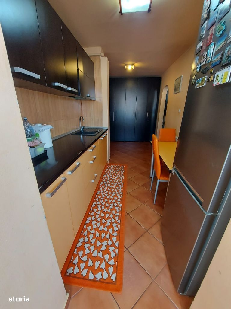 Vanzare apartament doua camere, decomandat - Targoviste