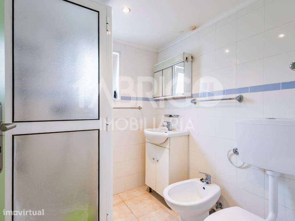 Moradia T3 Central, Oportunidade de Reabilitação (Para venda ao abr...-11