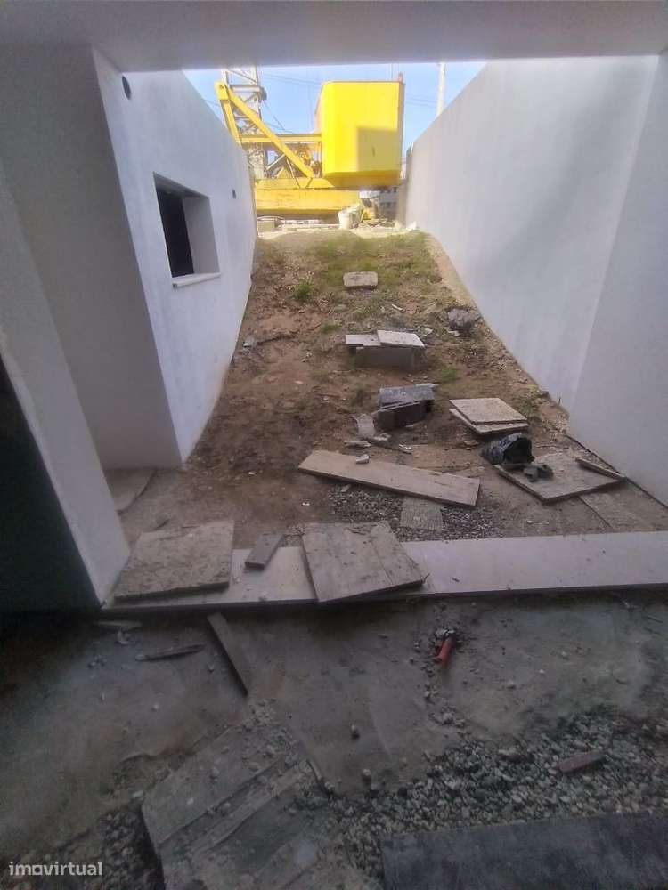 Moradia t-4 em construção pederneira -Nazaré com piscina const de luxo-3