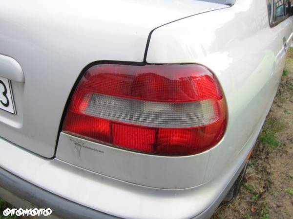 VOLVO S40 LAMPA TYLNA TYŁ PRAWA - 1