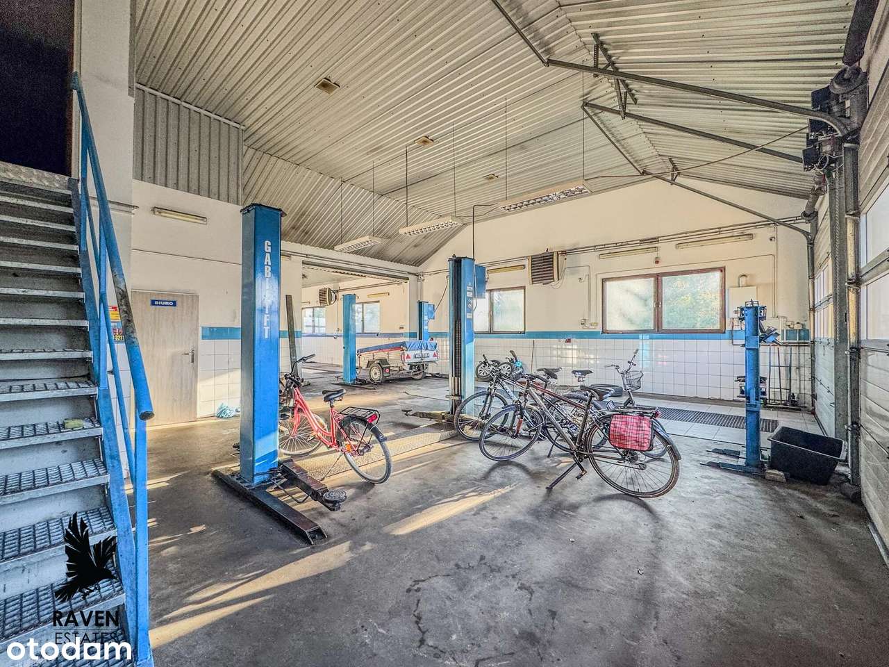 Przestronny dom z zabudową usługową-16