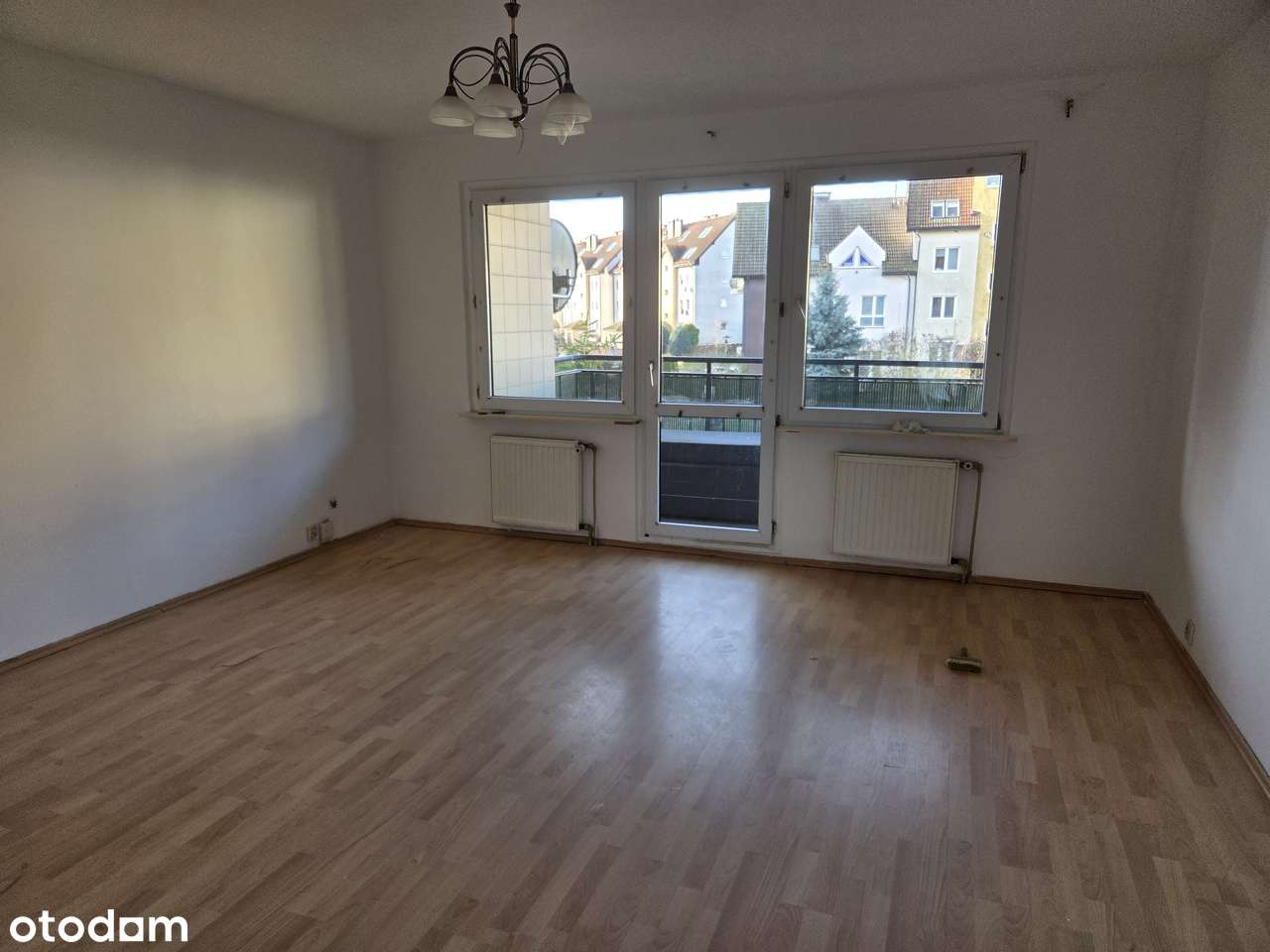 Trzypokojowe,  I piętro, balkon ogródek , brak PCC-1