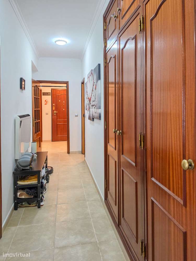 Apartamento de 3 assoalhadas com excelentes áreas.-9