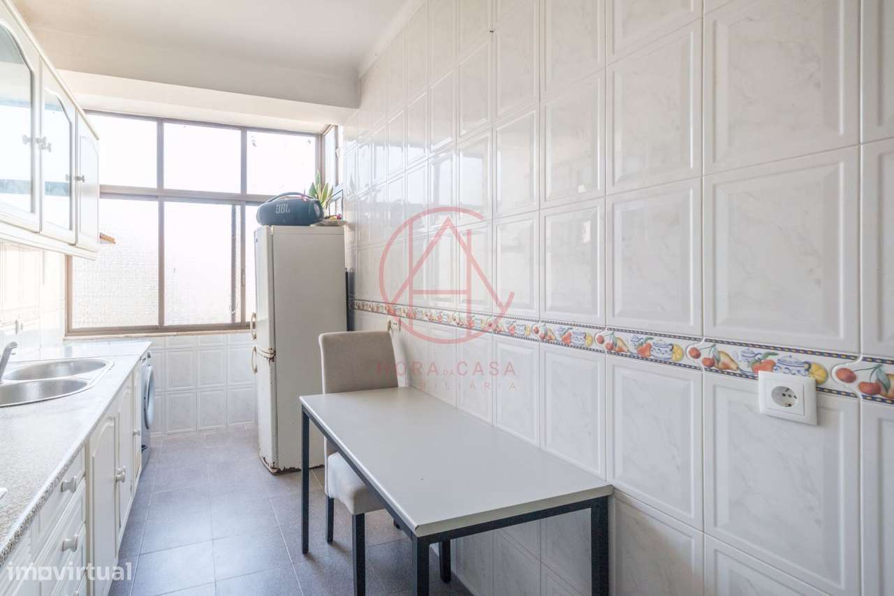 Oportunidade à Sua Porta: T2 na Avenida do Bocage!-15