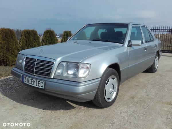 Mercedes-Benz Klasa E 200 T - 1