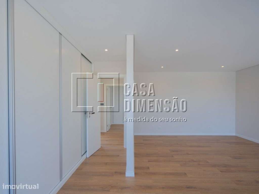 Moradia de Arquitectura Moderna de tipologia T3+1 em Oeiras com Pis...-32