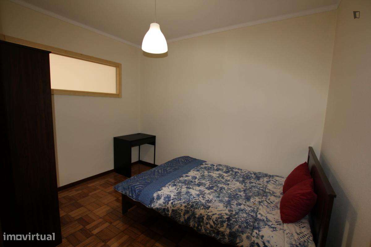 Quarto - localizado em Sé de Braga e São Lázaro Braga - Grande imagem: 5/10
