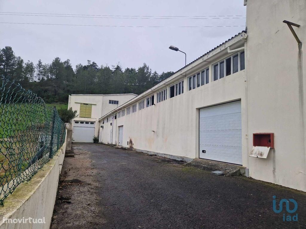 Armazém em Leiria de 1964,00 m2