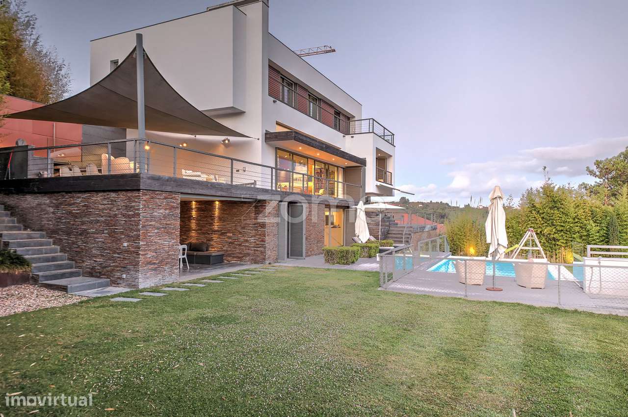 Exclusiva Moradia de Luxo T5+1 com Vista Mar | Lote de 960 m²-0