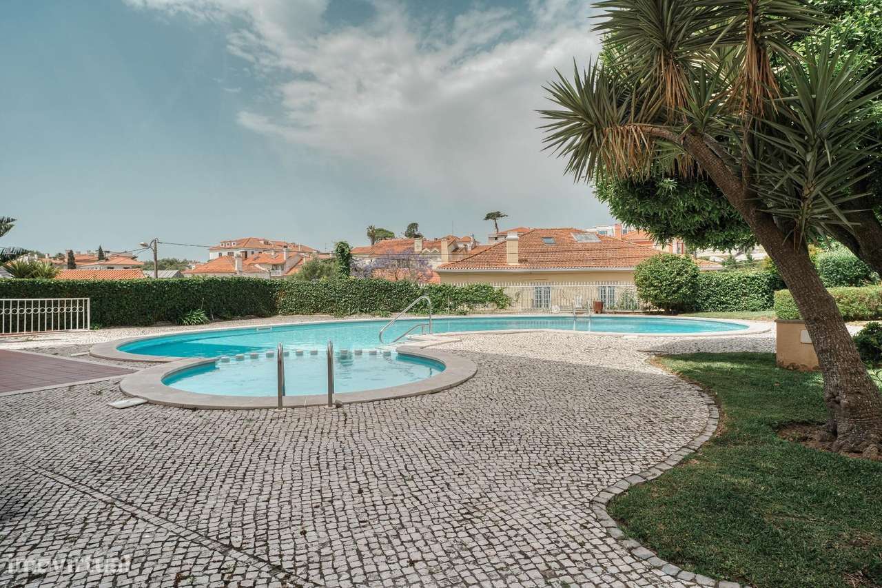 T2 Remodelado com Piscina a 500m da Marginal, Monte Estoril-18