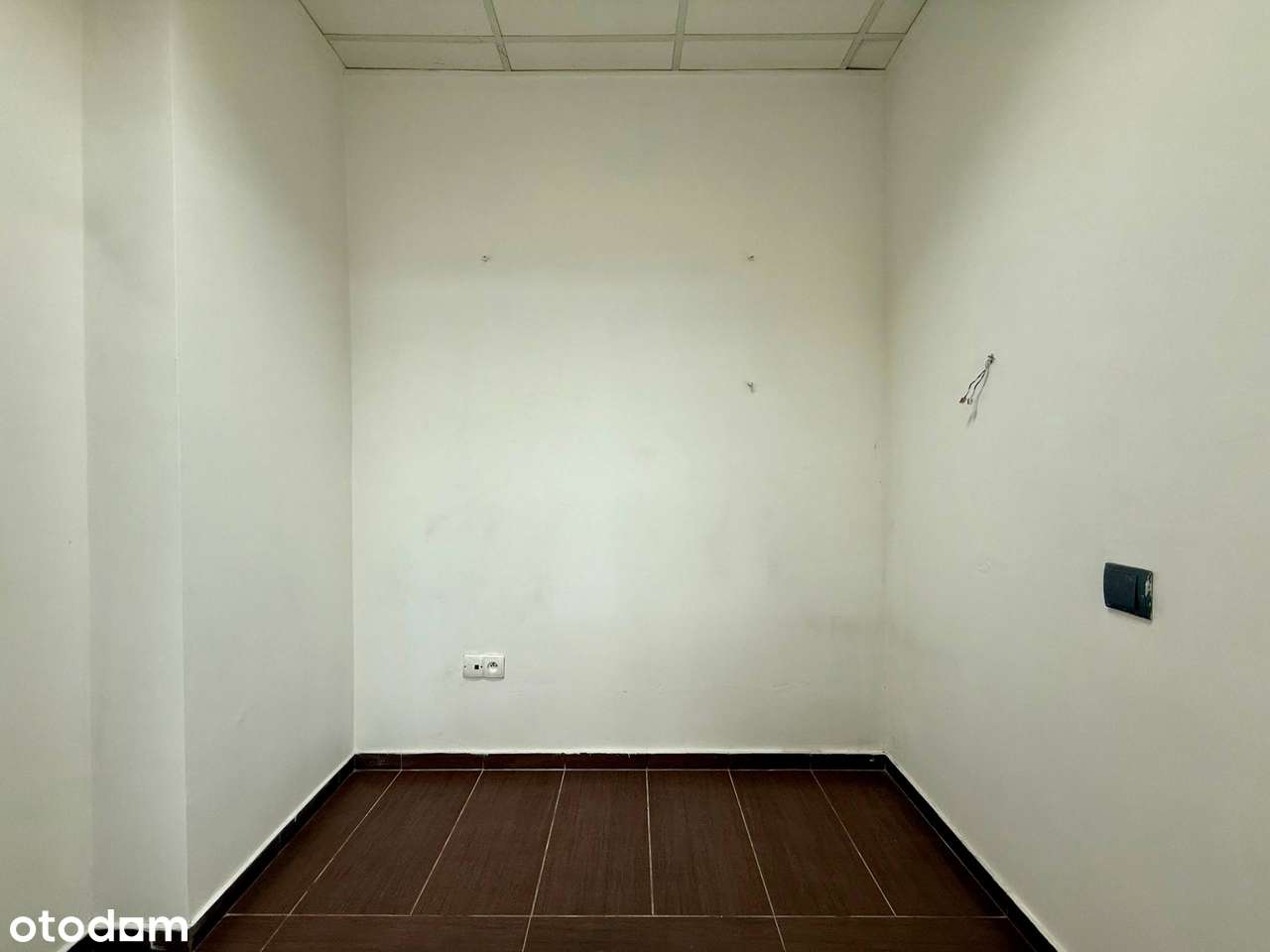 Na sprzedaż lokal użytkowy – Parking | Niski czynsz | Duża przestrzeń-9