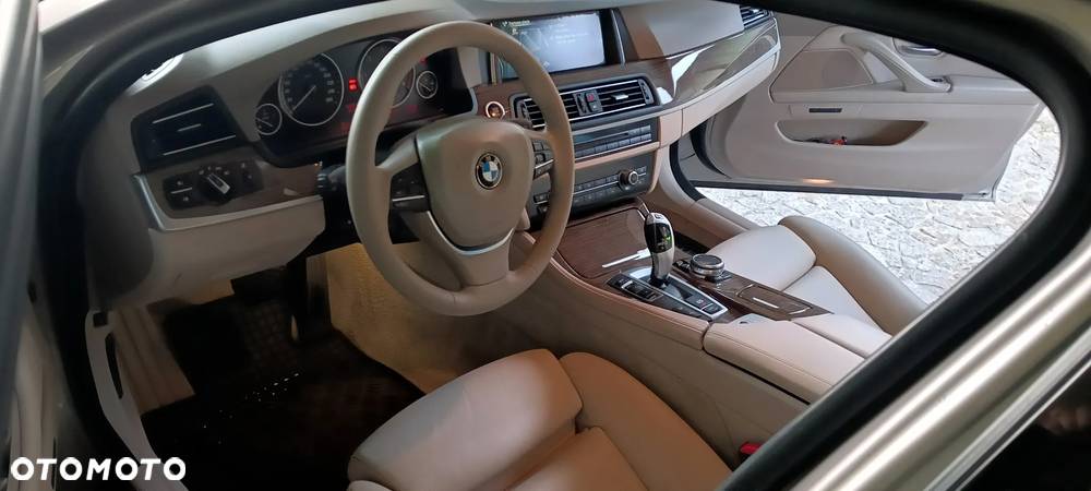 BMW Seria 5 520d xDrive - 18