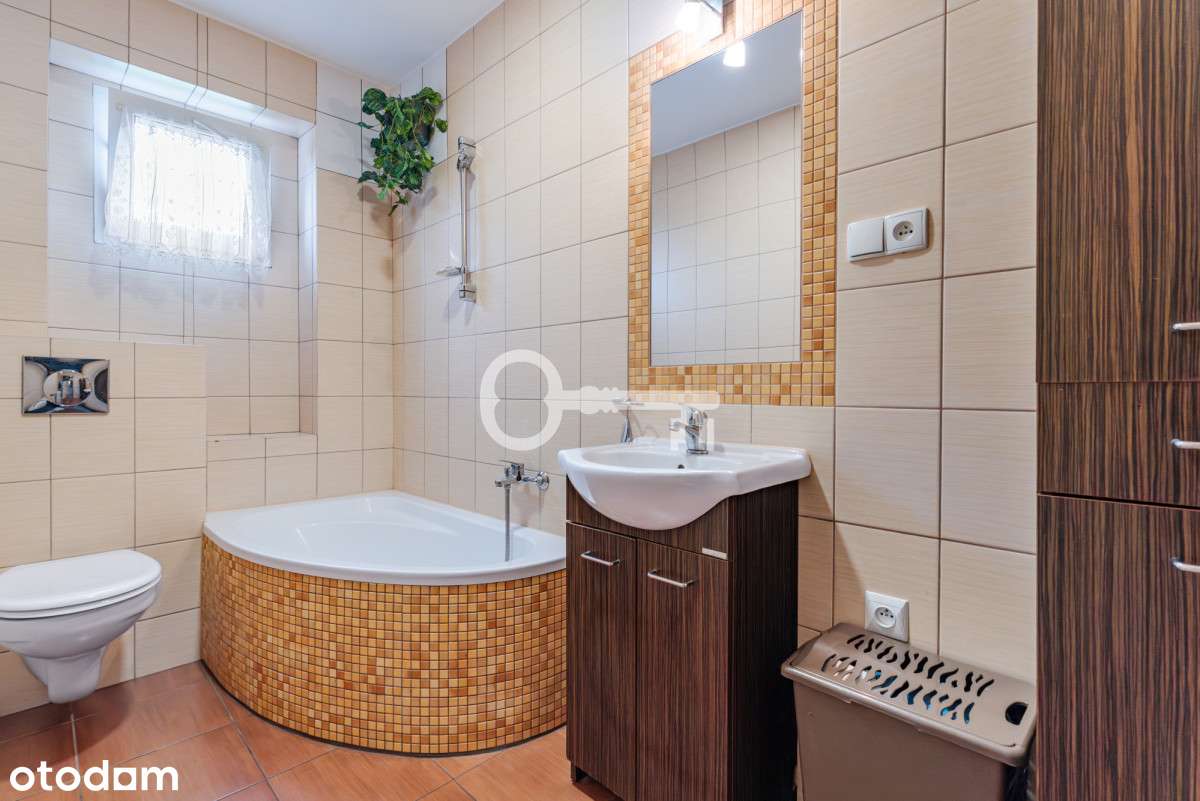 Duży dom w spokojnej okolicy-9