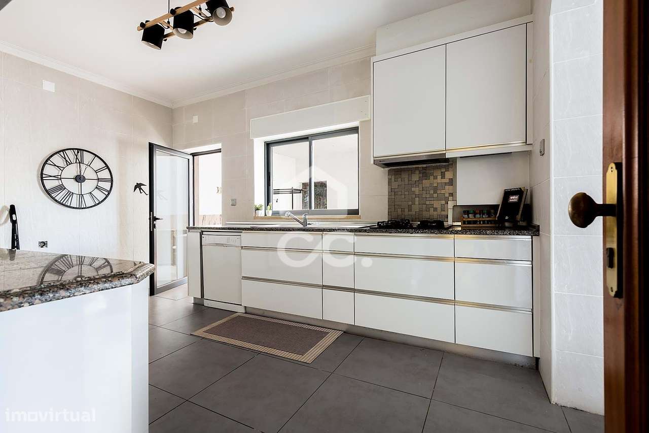 Moradia T5+1 c/ Quintal, Garagem e Excelentes Áreas | Vila Lusitano, É - Grande imagem: 4/58