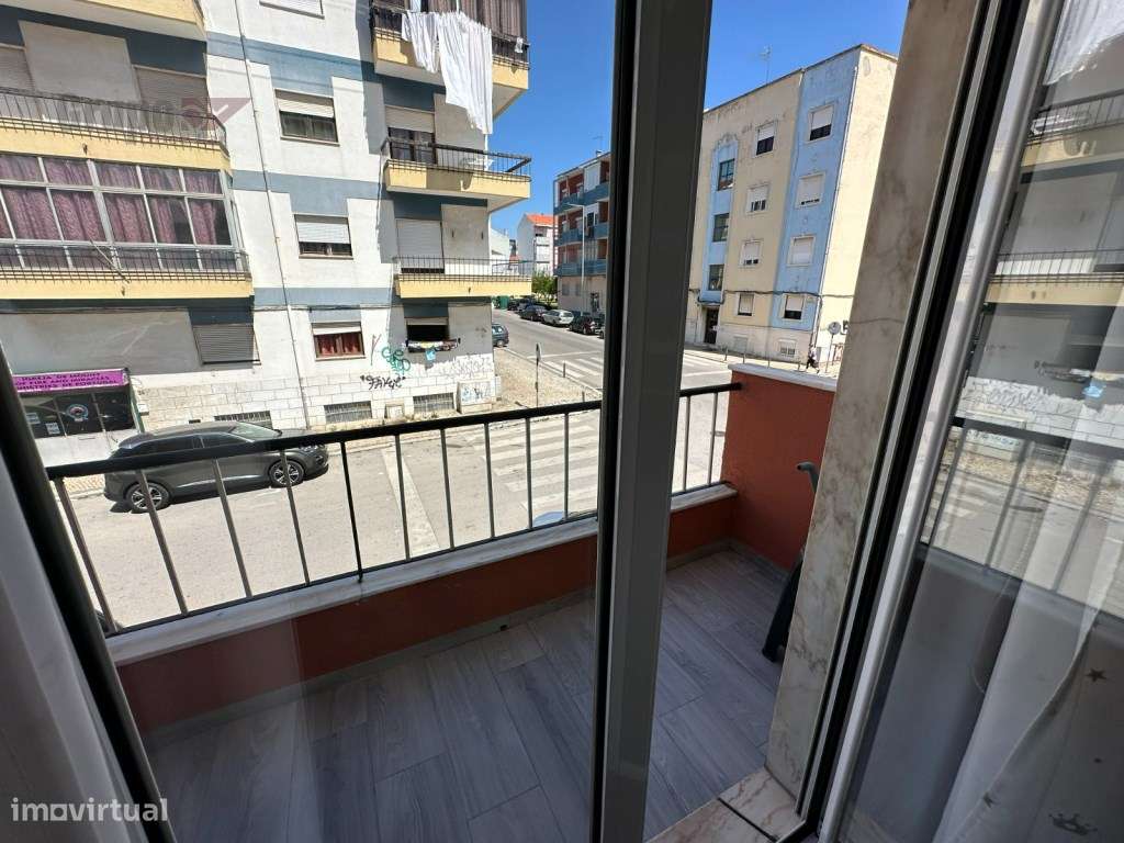 Excelente Apartamento T4 no Barreiro - Conforto e Modernidade-16