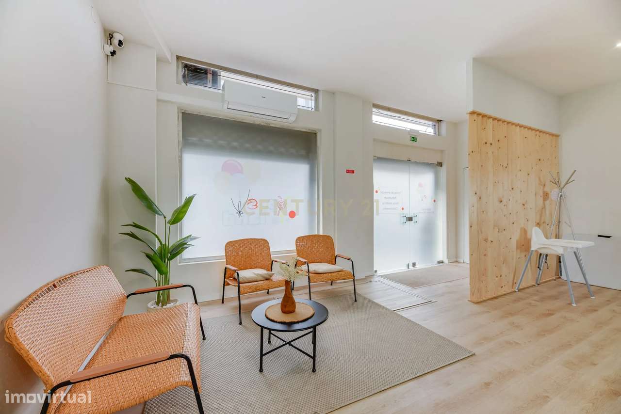 Oportunidade única para adquirir uma loja totalmente remodelada em Lis-15