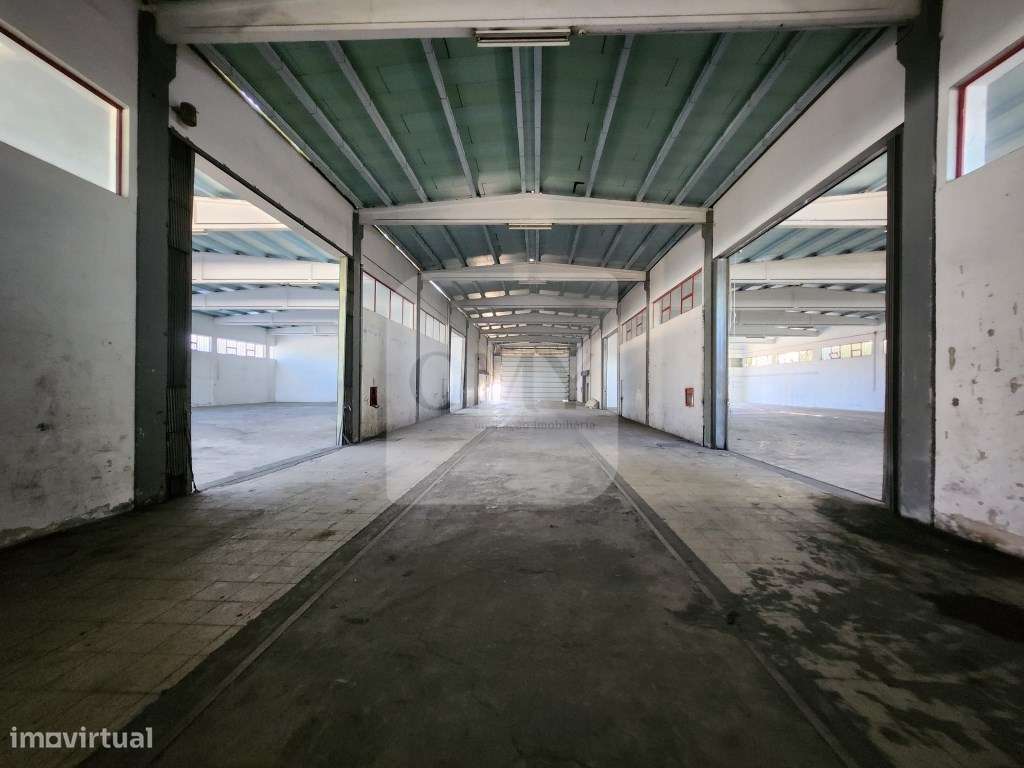 RESERVADO, Armazém na Zona Industrial de Constantim em Vila Real - Grande imagem: 3/18