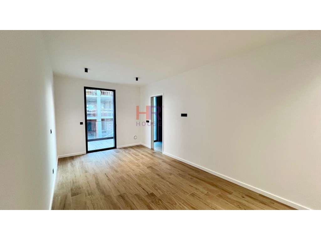 Vende-se Fantástico T2 com terraço privativo-30