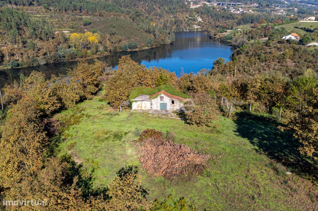 Terreno urbanizável com vistas rio em Marco de Canaveses - Grande imagem: 2/16