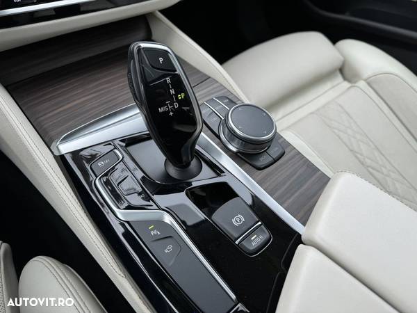 BMW Seria 5 520d Aut. Luxury Line - 11