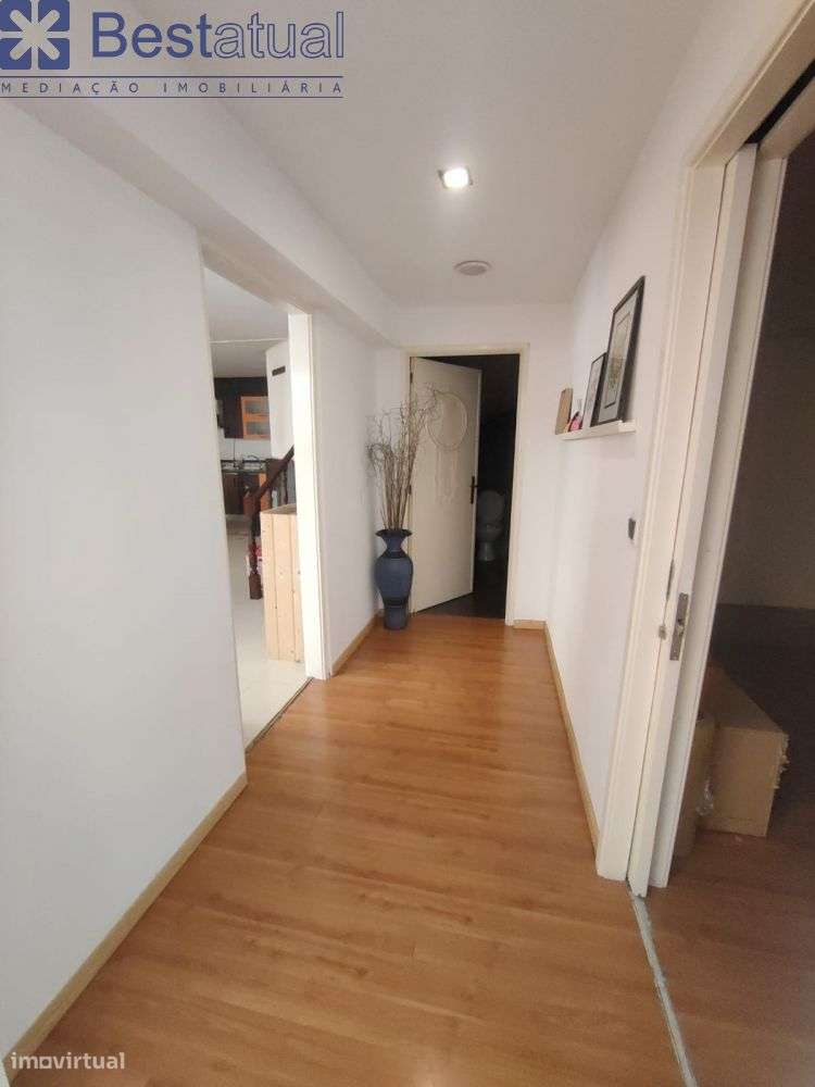 Moradia T4  C/Sótão + 1 Habitação T 3 - J/MC Donalds-48