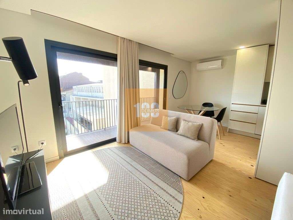 T0+1 com varanda na Baixa do Porto - Grande imagem: 2/15