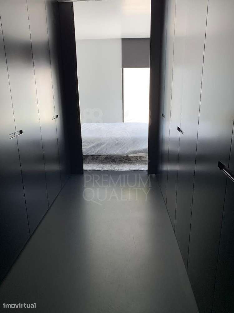 Apartamento T3 totalmente remodelado com terraço e vista mar em Sesimb-27